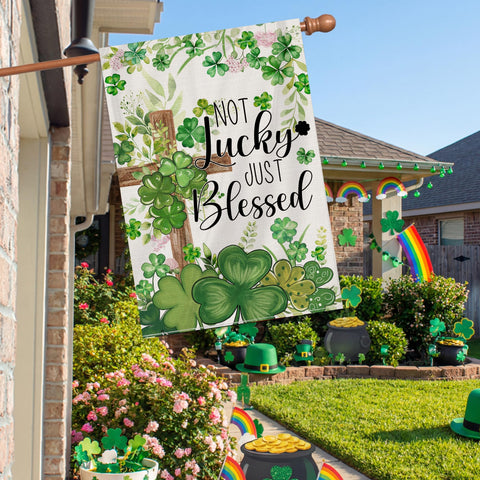 Outdoor-ready Woaoce flag suitable for seasonal celebrations anywhere.
