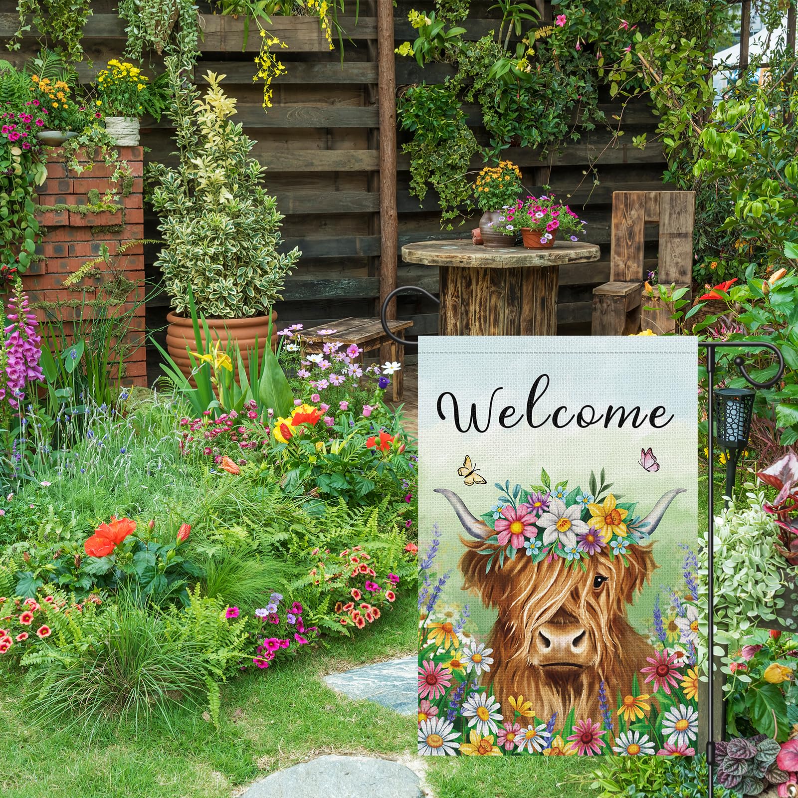 Wodison Highland cow spring flag showcases a cheerful farmhouse motif.