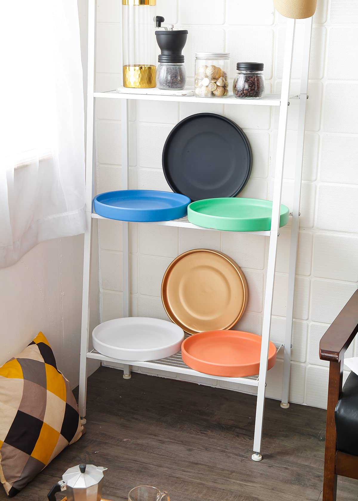 Woiida matte-white saucer elevates spaces with a clean, minimal look