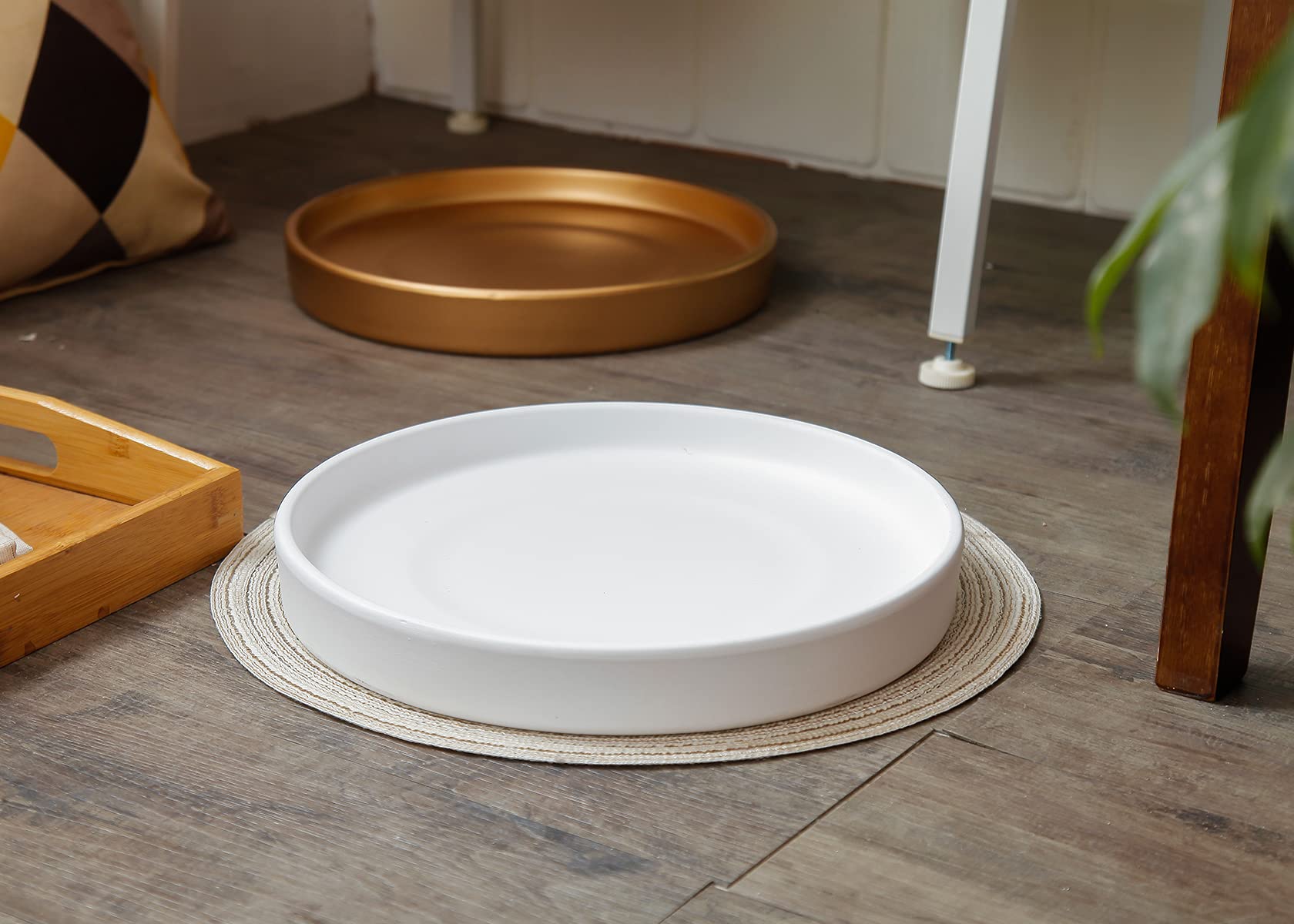 Woiida waterproof saucer protects surfaces from watering overflow during plant care