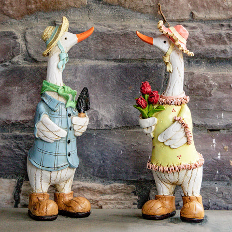 WONDHOME couple duck garden display brightens outdoor space.