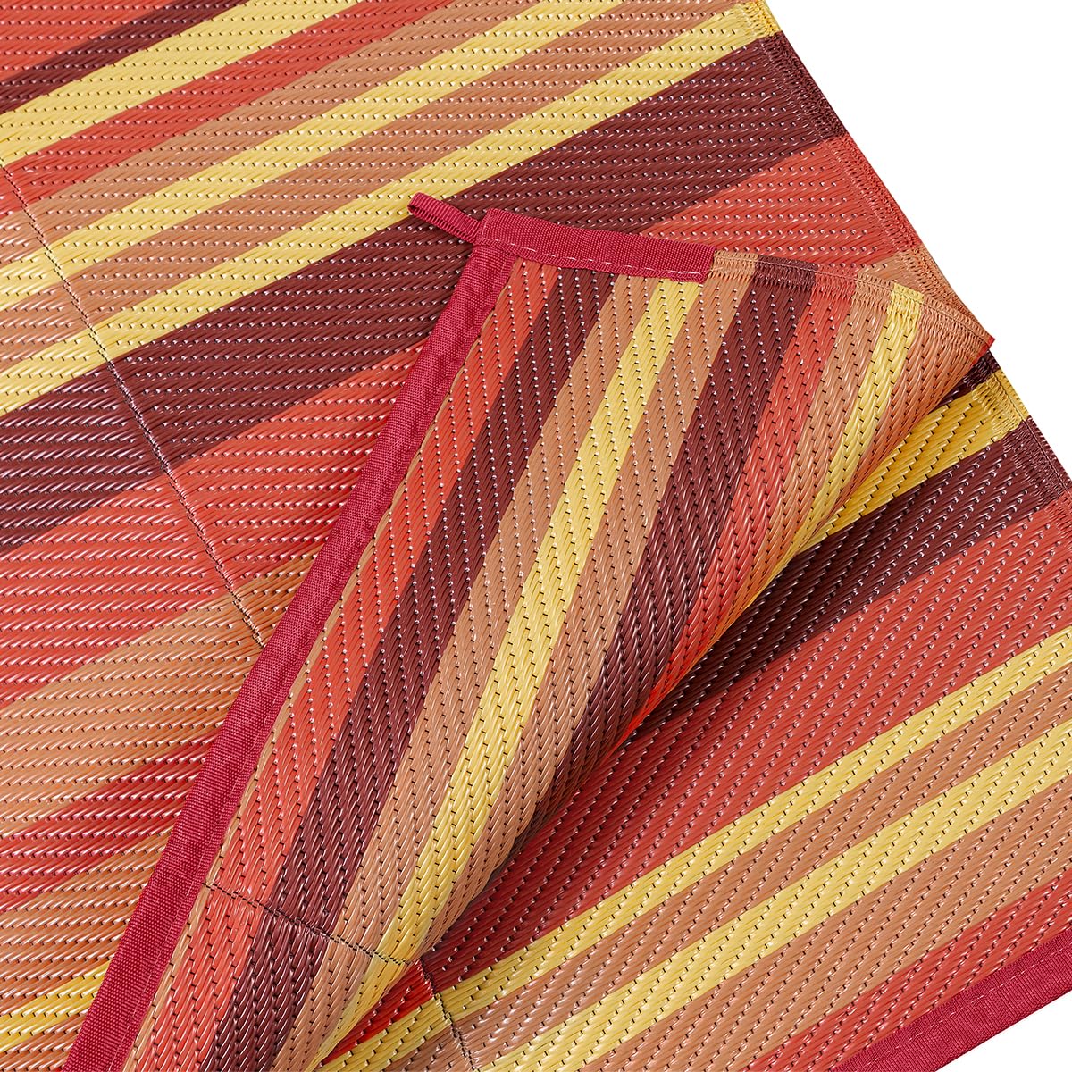 WondRg recycled polypropylene construction highlights eco-friendly outdoor rug.