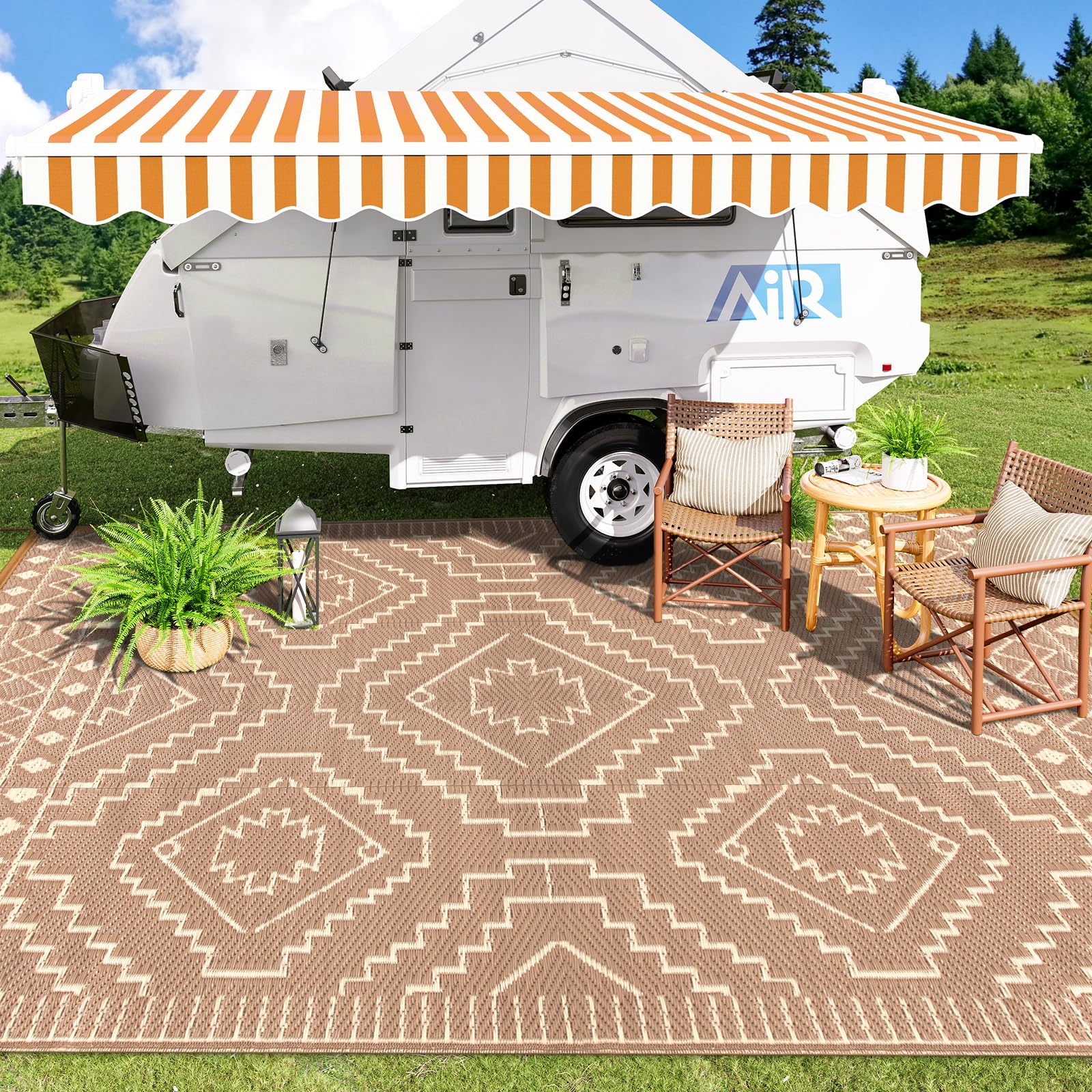 Wonnitar rug easy to clean with hose or wipe down.