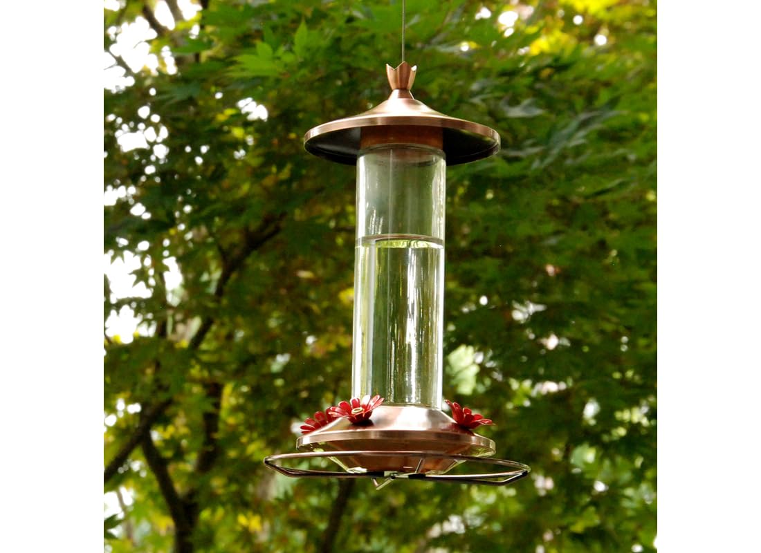 Woodstream Birdscapes copper-brown finish complements garden decor beautifully.