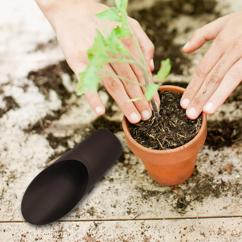 WORAMUK bonsai soil scoop color pink makes garden tasks approachable and enjoyable.