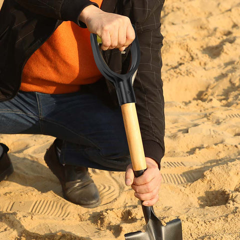 Lightweight WORAMUK handle ideal for snow and garden work.
