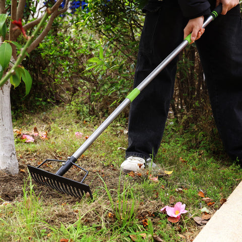 Durable steel head and sturdy handle on the WORKPRO tool