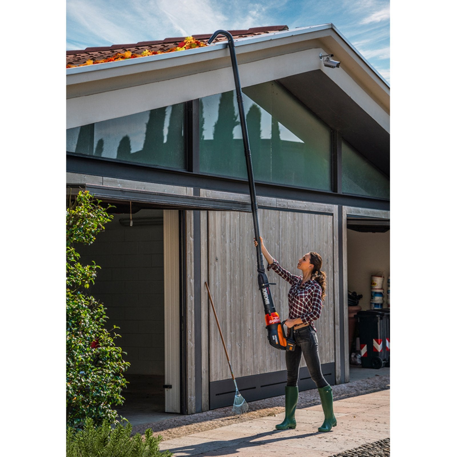 WORX WA4092 extension tubes showing extended reach for gutters