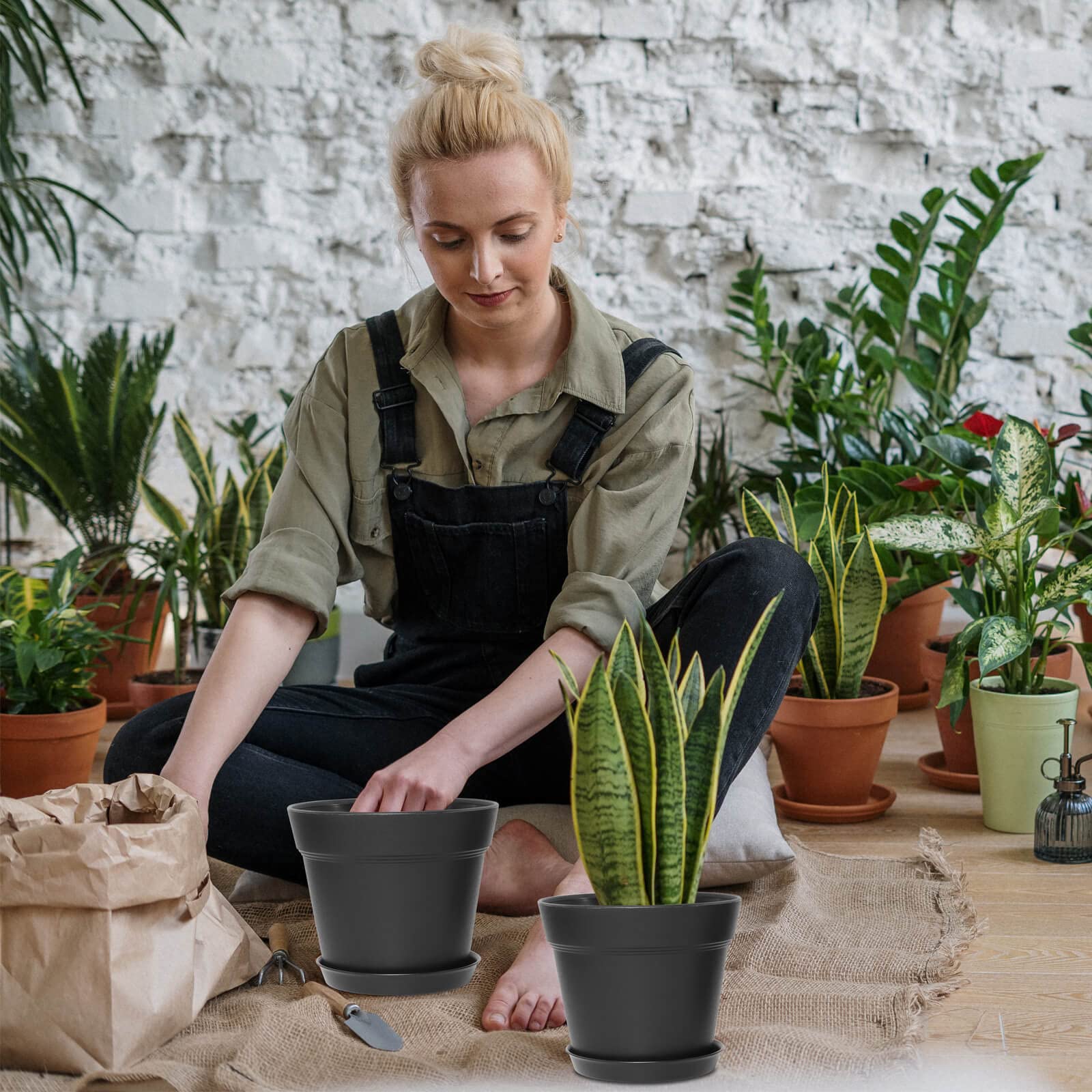Durable 3–4 mm WOUSIWER plastic planters resist cracking and deformation.