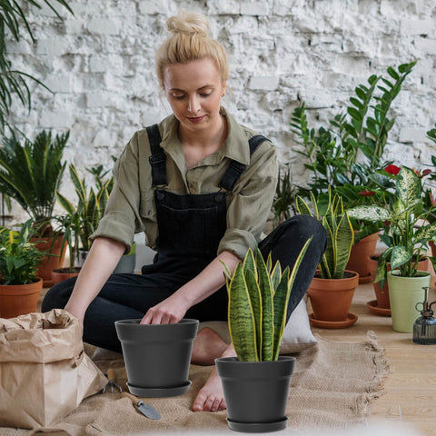 Durable 3–4 mm WOUSIWER plastic planters resist cracking and deformation.