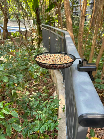 WOWARE clamp-mount feeder attached to railing with 3 inch max grip
