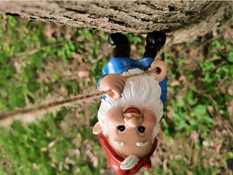 WPJFMXZ tree decor sculpture enhances yard landscapes with whimsy.