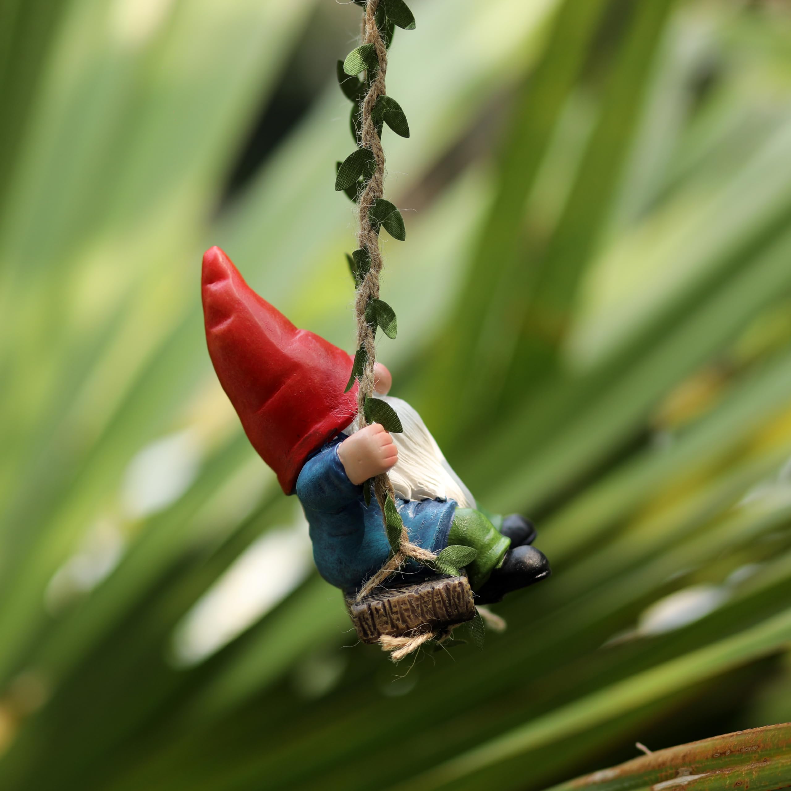 WSHMZYHOME compact garden ornament fits small spaces while adding personality.