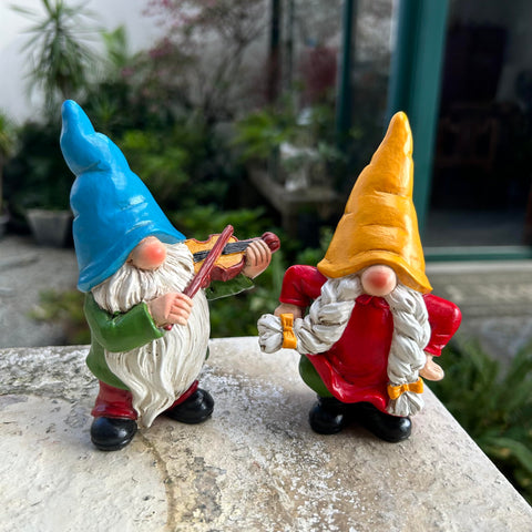 WSHMZYHOME dancing gnome statue enhances lively garden scenes and indoor displays.