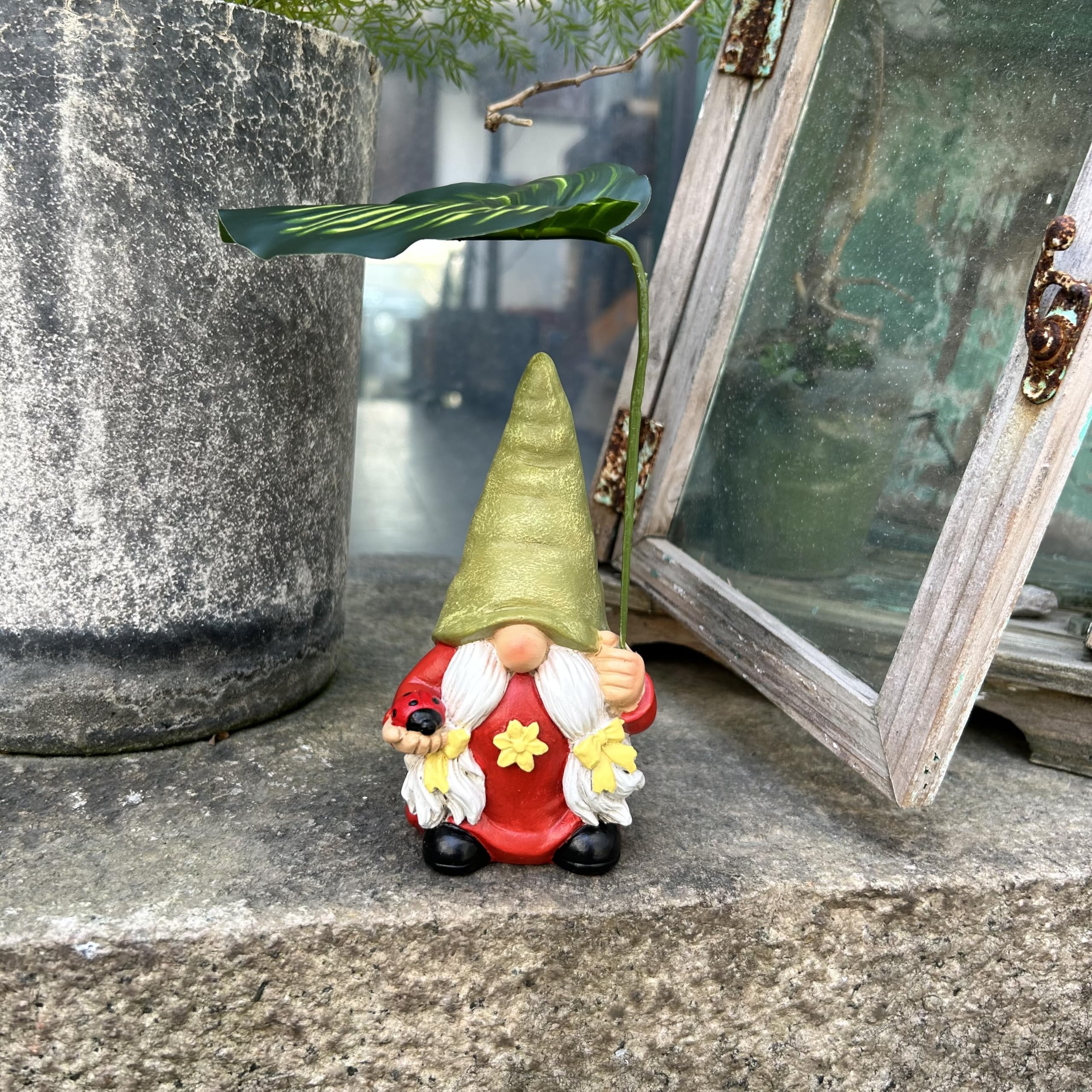 WSHMZYHOME durable, weather-resistant gnome stands up to sun and rain