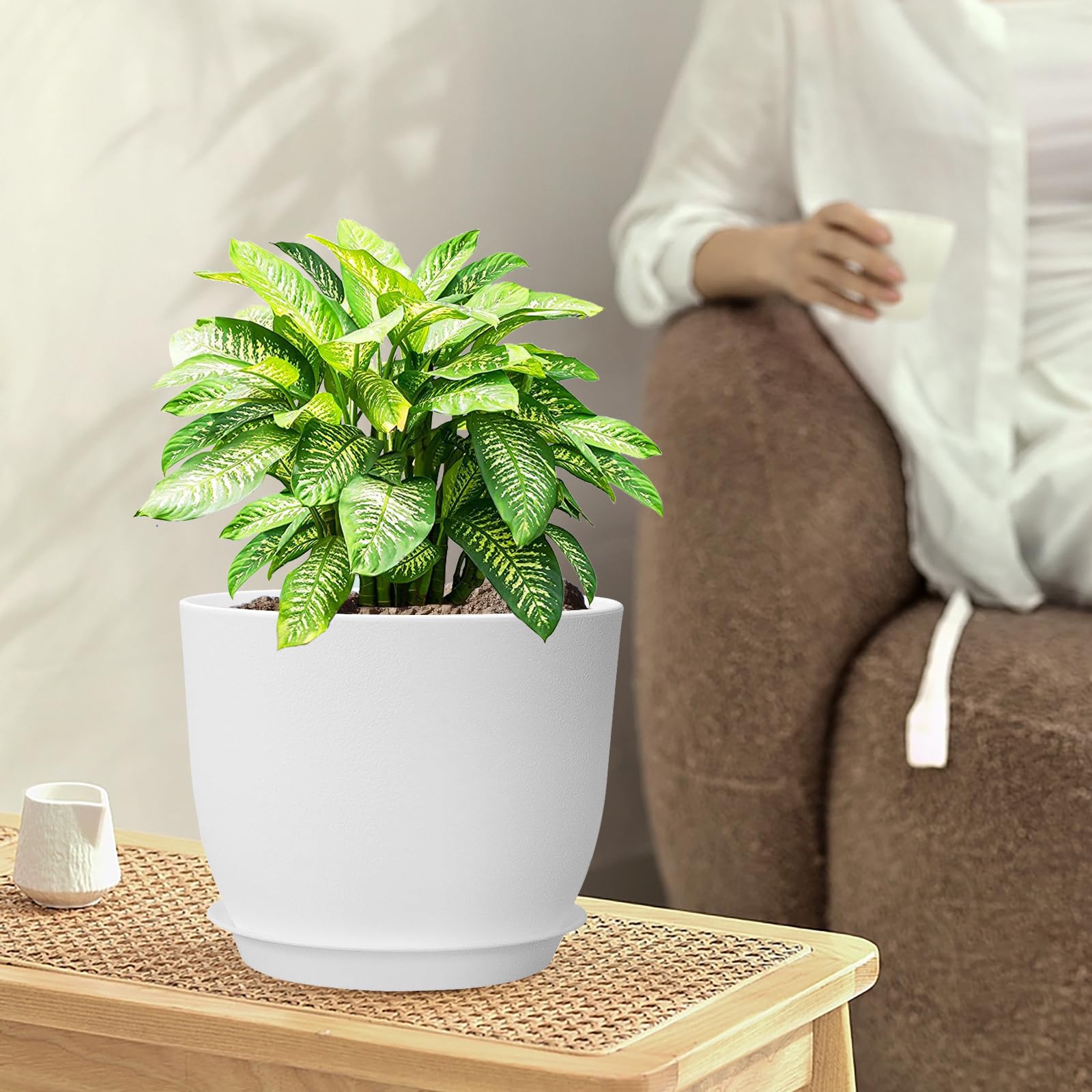 WSMKSZ 9-inch white flower pot side view ideal for balconies