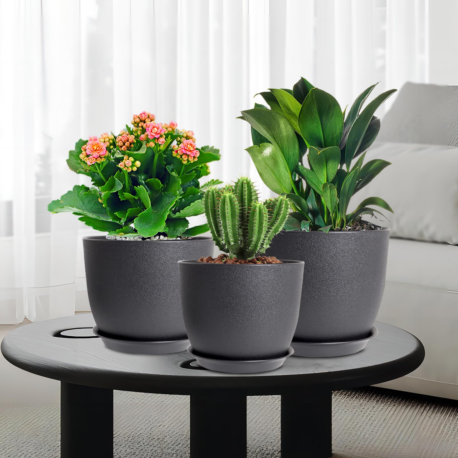 WSMKSZ black plastic planter is lightweight and portable.