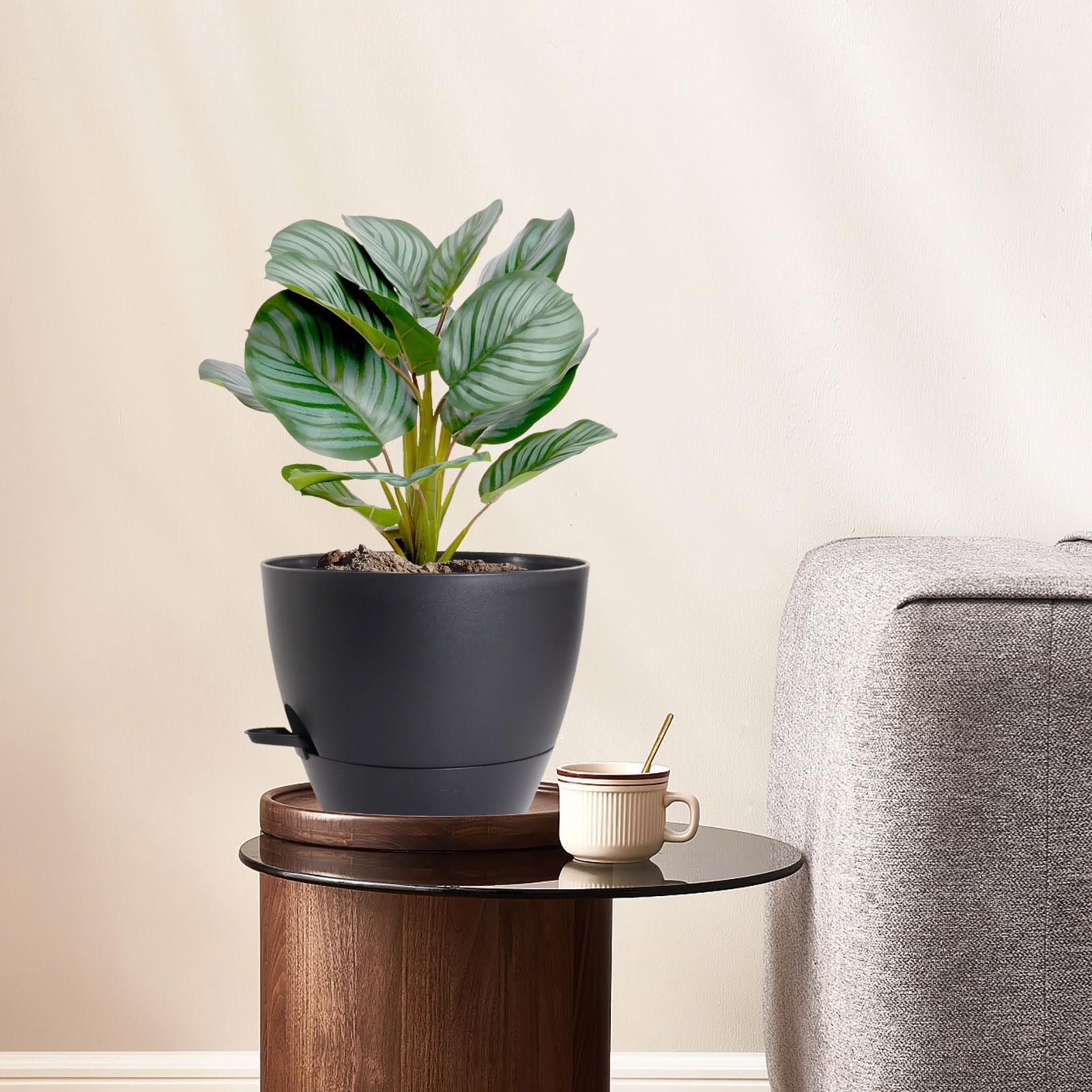 WSMKSZ deep reservoir planters support longer intervals between watering.