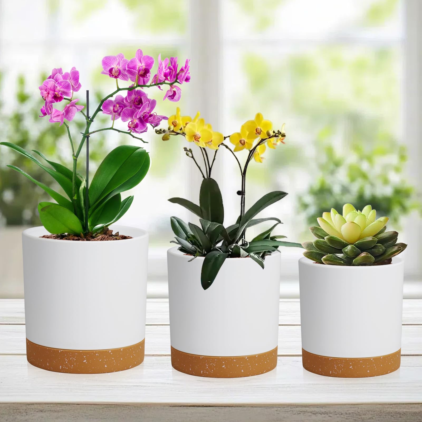 WSMKSZ Nordic-style pot with durable polypropylene build for indoor or outdoor use.