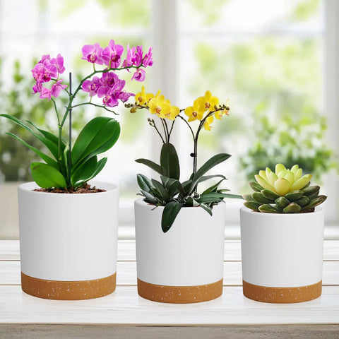 WSMKSZ Nordic-style pot with durable polypropylene build for indoor or outdoor use.