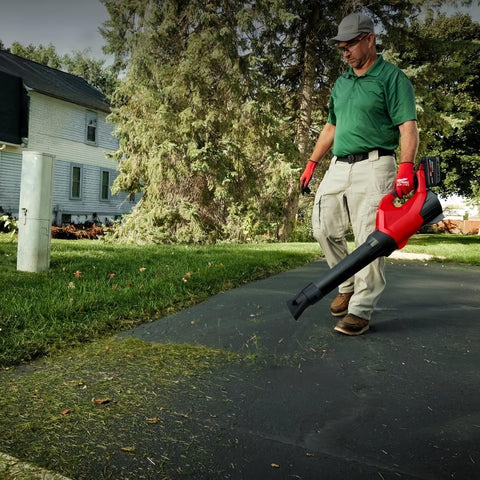 WVSHHFN flat nozzle with Milwaukee quik-lok attachment enables versatile cleaning.