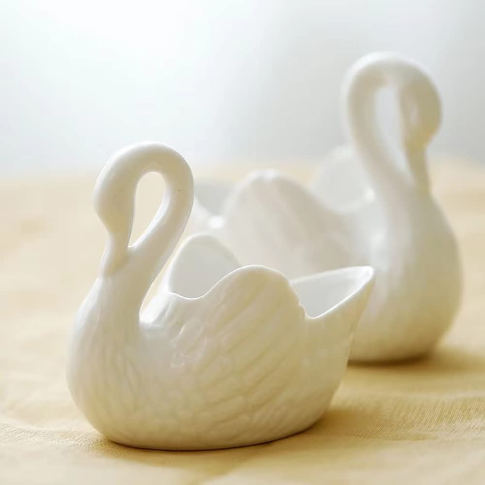 XESAGSNV Swan candle-holder doubles as decorative plant pot.