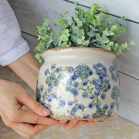 Xiaan Jiaju gift-ready planter with floral motif for plant lovers.