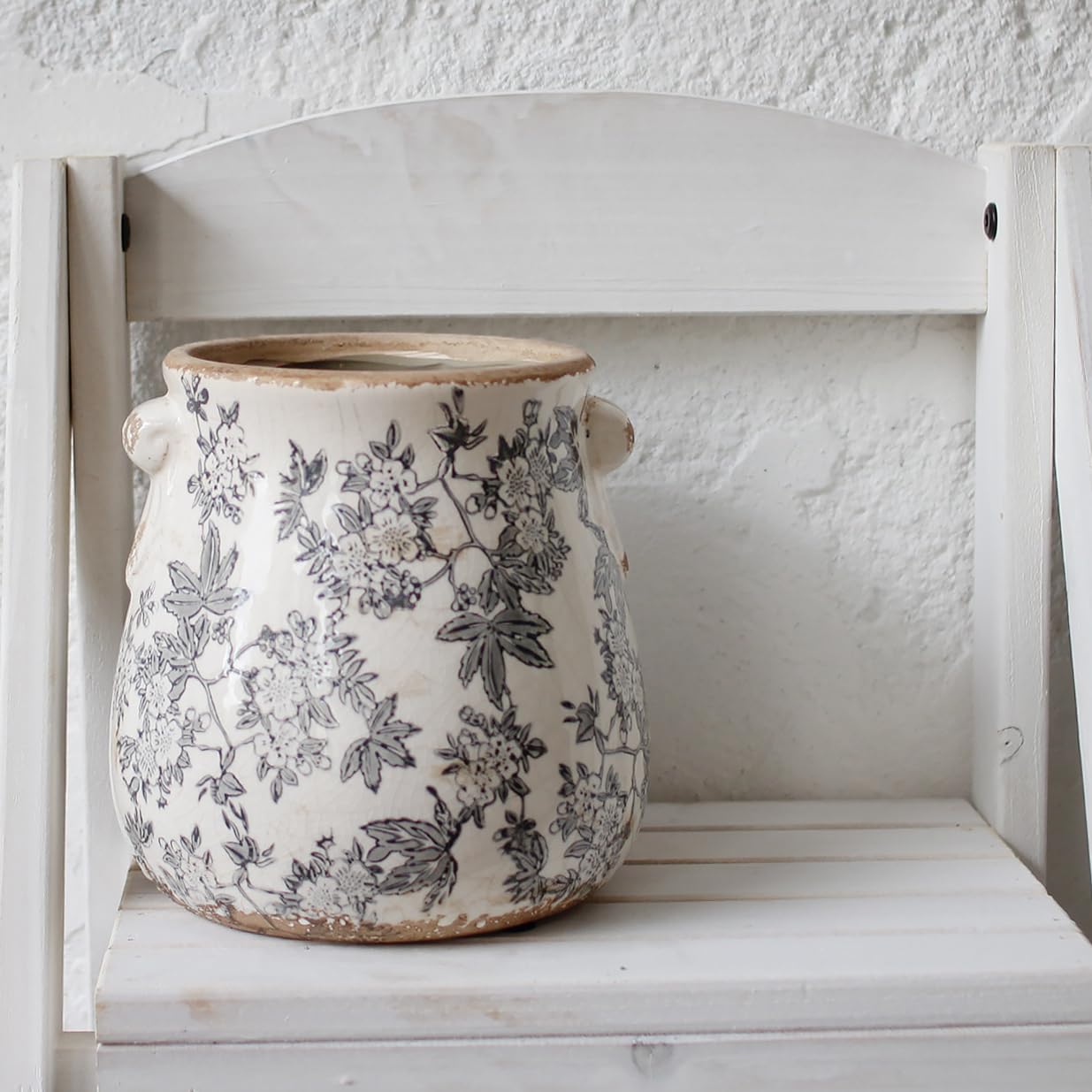 Xiaan Jiaju durable planter suitable for indoor or outdoor displays.