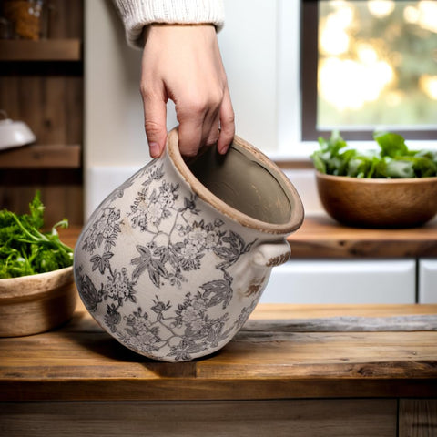 Xiaan Jiaju indoor plant pot featuring crackle glaze texture.