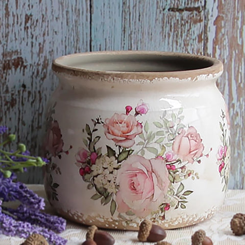 Xiaan Jiaju indoor plant pot with drainage hole promotes healthy watering practices.