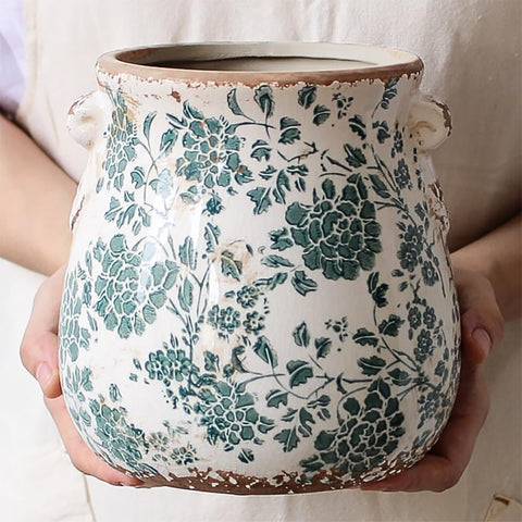 Xiaan Jiaju close-up glaze highlights vintage-inspired texture and color.