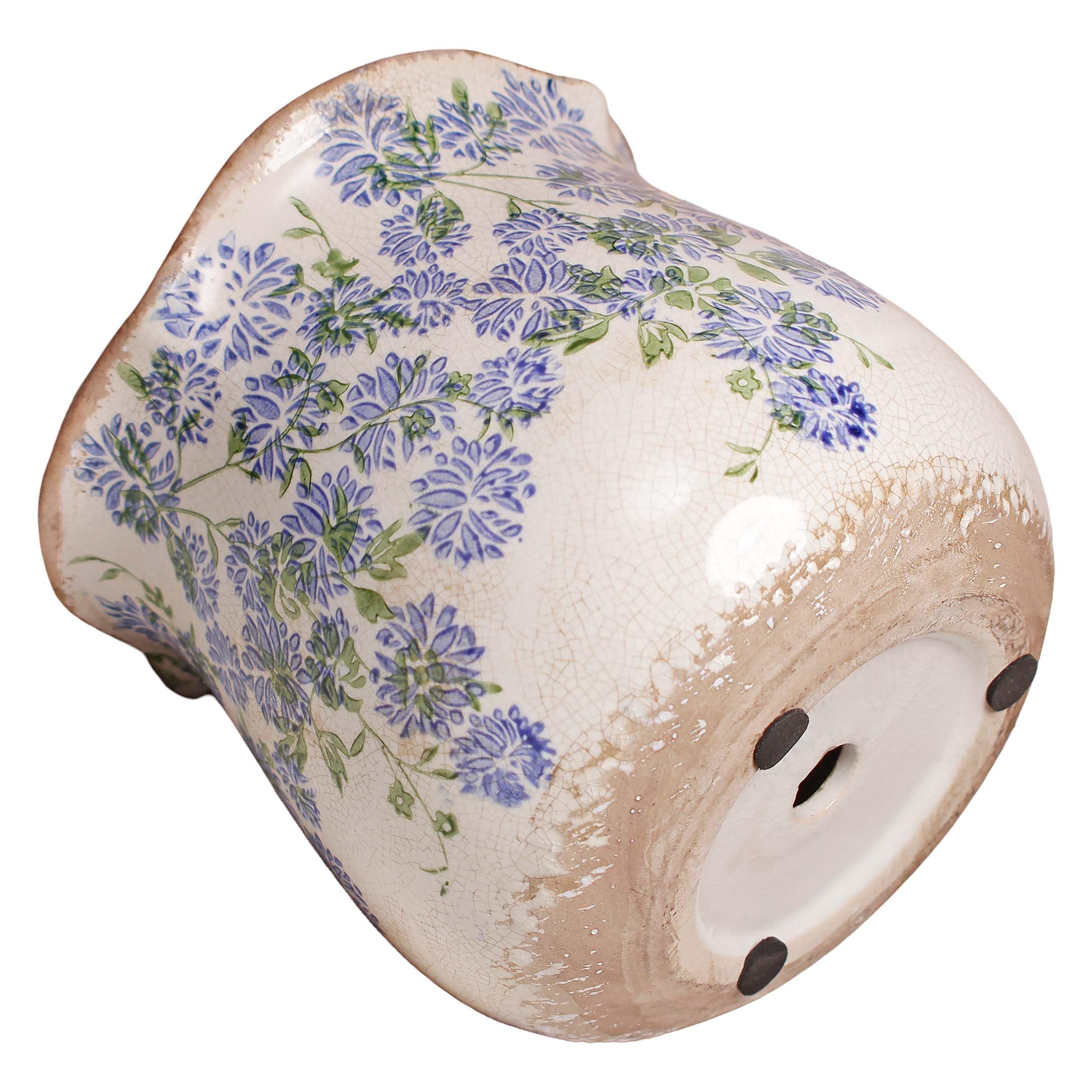 Xiaan Jiaju vintage distressed planter brings rustic warmth to shelves.