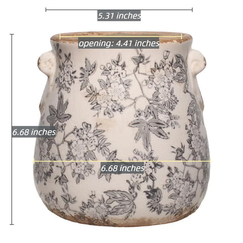Xiaan Jiaju medium-sized pot perfect for leafy houseplants.