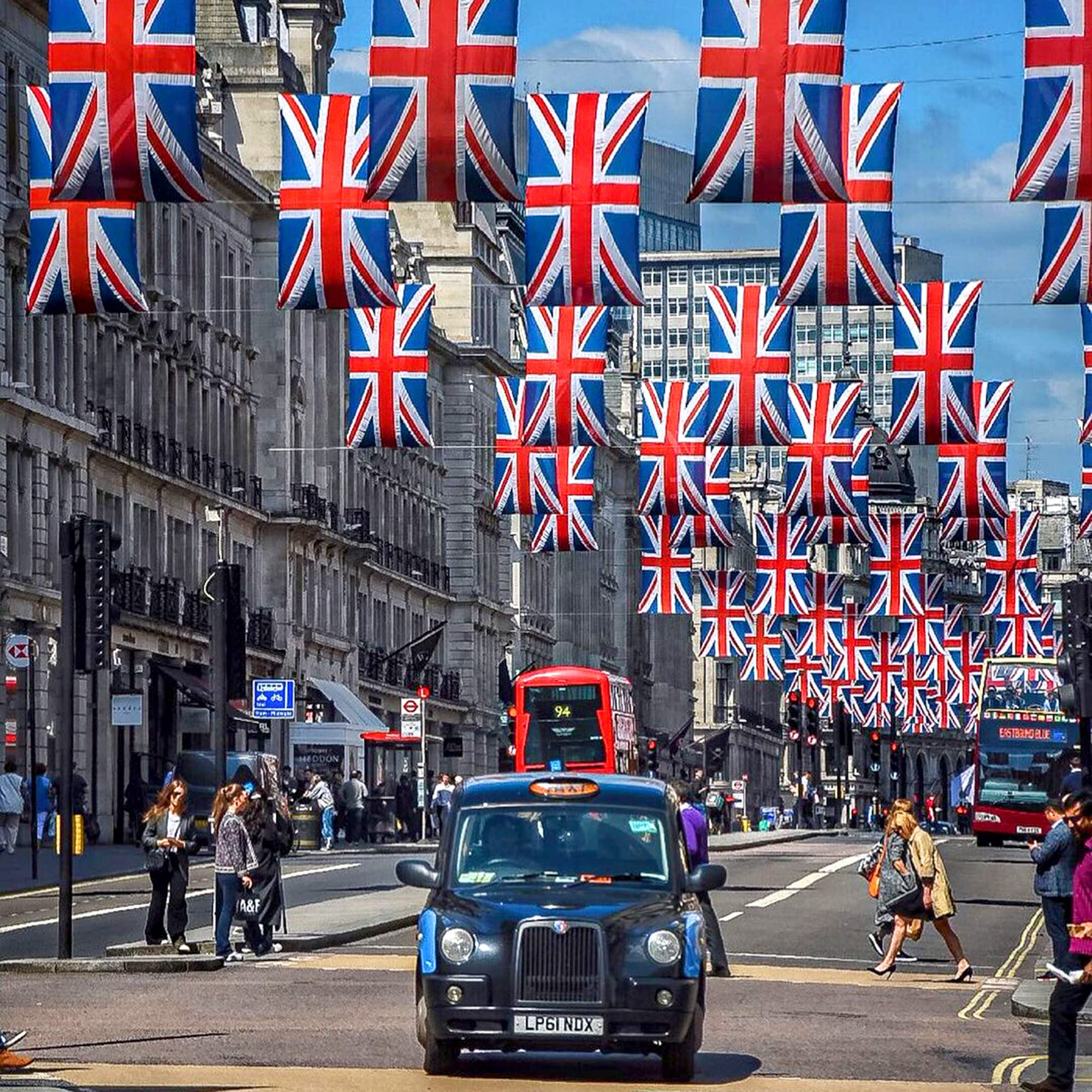 XIFAN UK flag gift idea for celebrations with outdoor or indoor display.