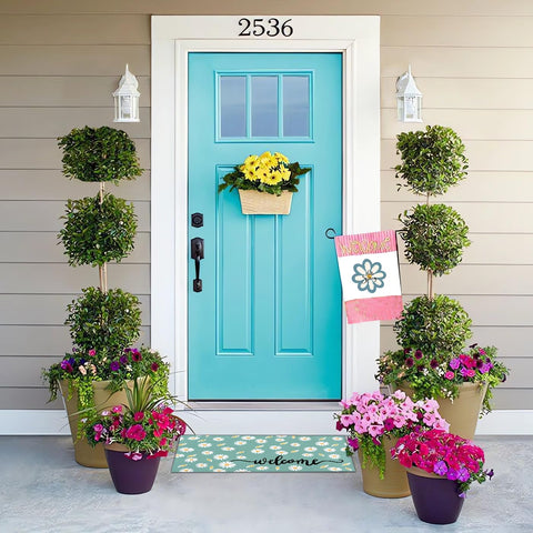 Xinglunla daisy motif mat adds summer charm to entry.