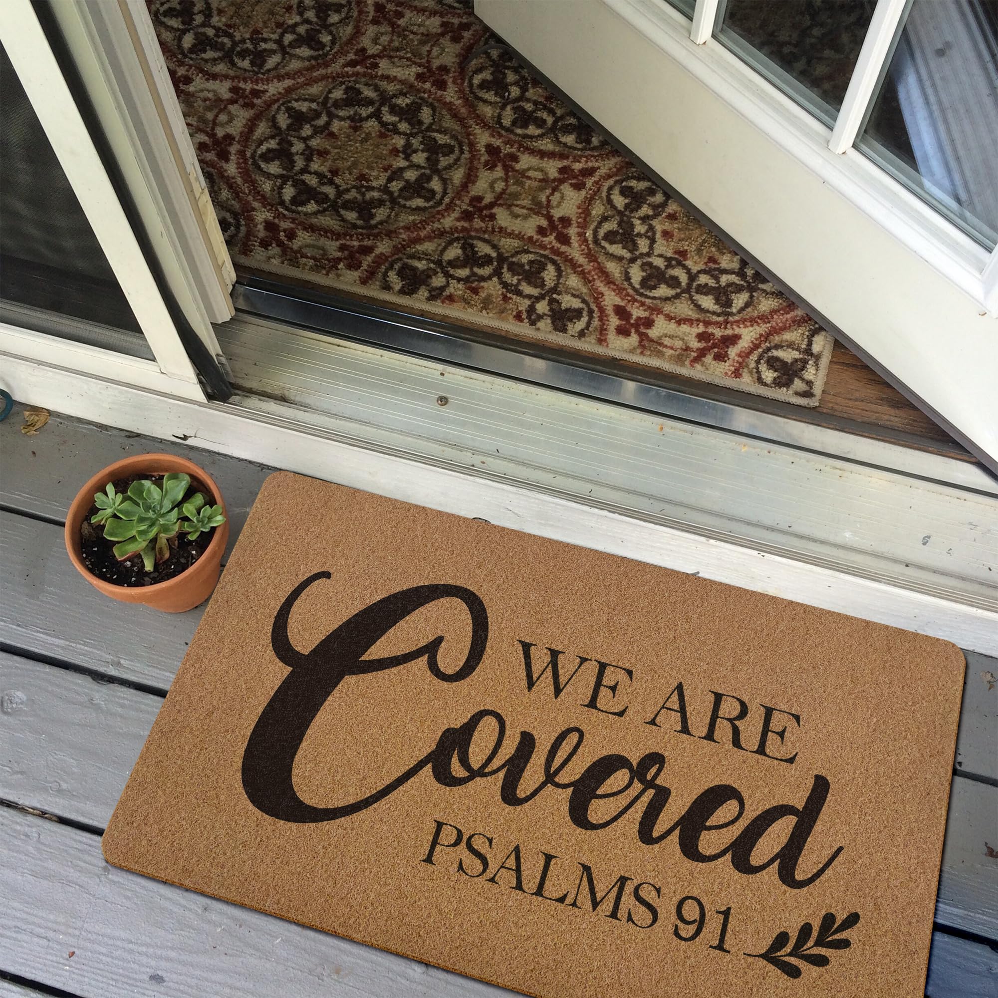 XLDLIOO Indoor-outdoor entrance mat for versatile placement.