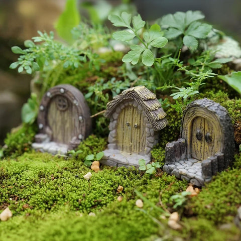 XRI XURUOYI Arch door complements pond and plant decor in miniature worlds.