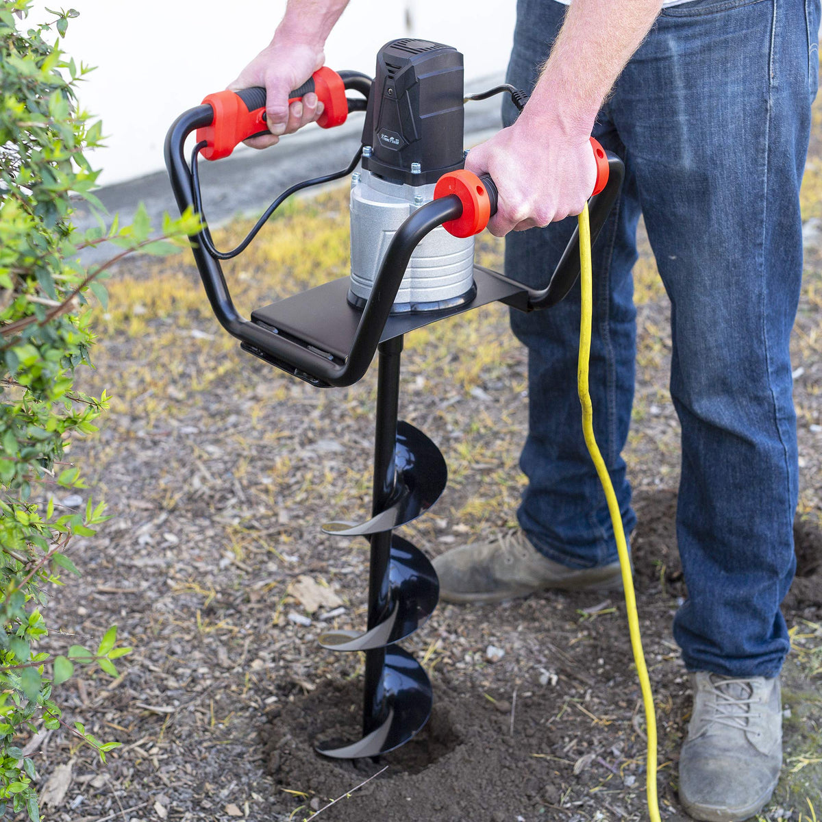 XtremepowerUS 1500W motor powering efficient digging for quick fence posts.