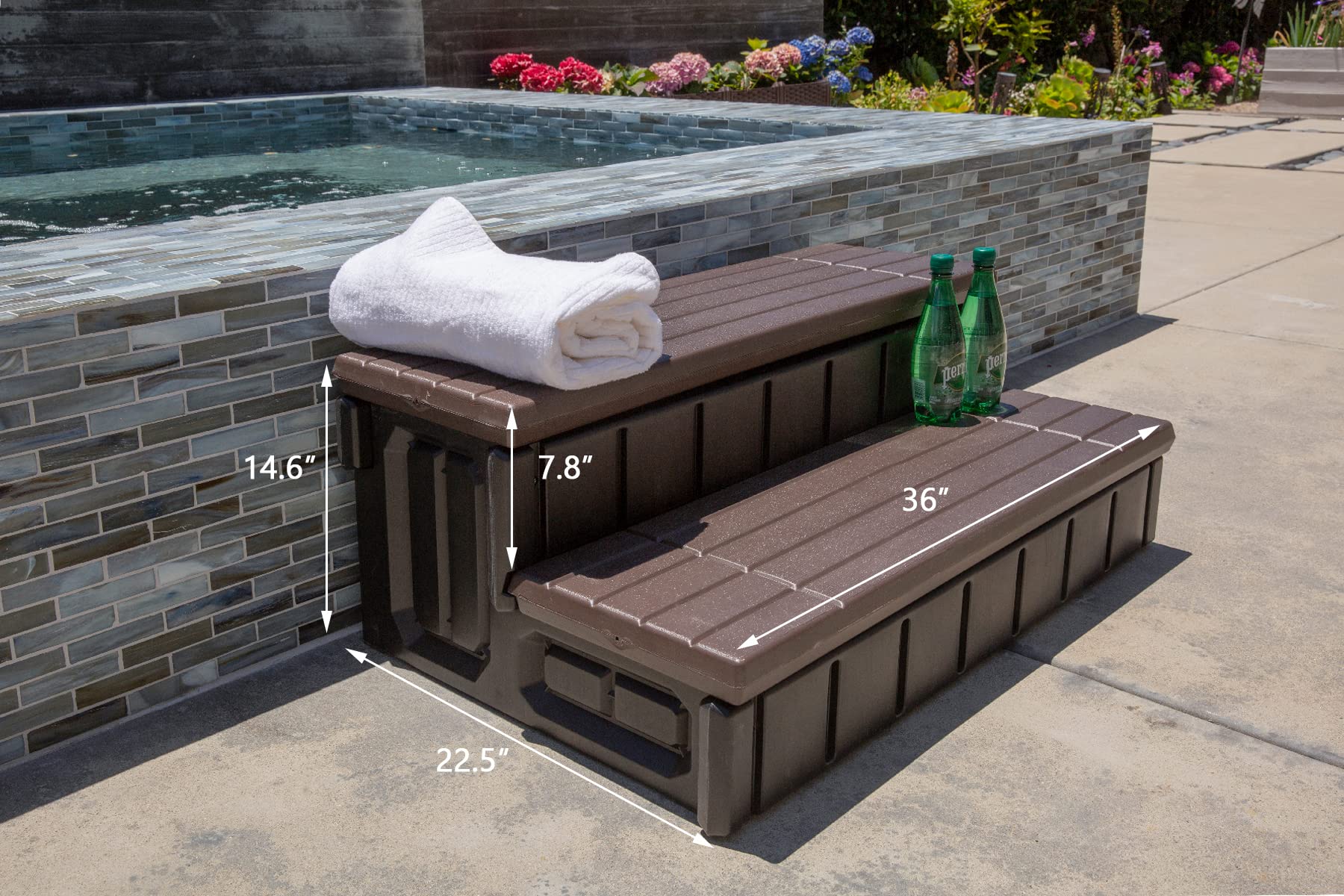 XtremepUS two-tone finish complements outdoor decor.
