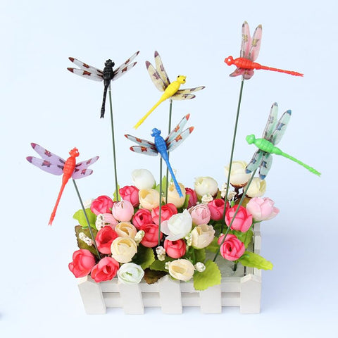 Xyntara dragonfly stake in yellow color brightening pots and balconies.