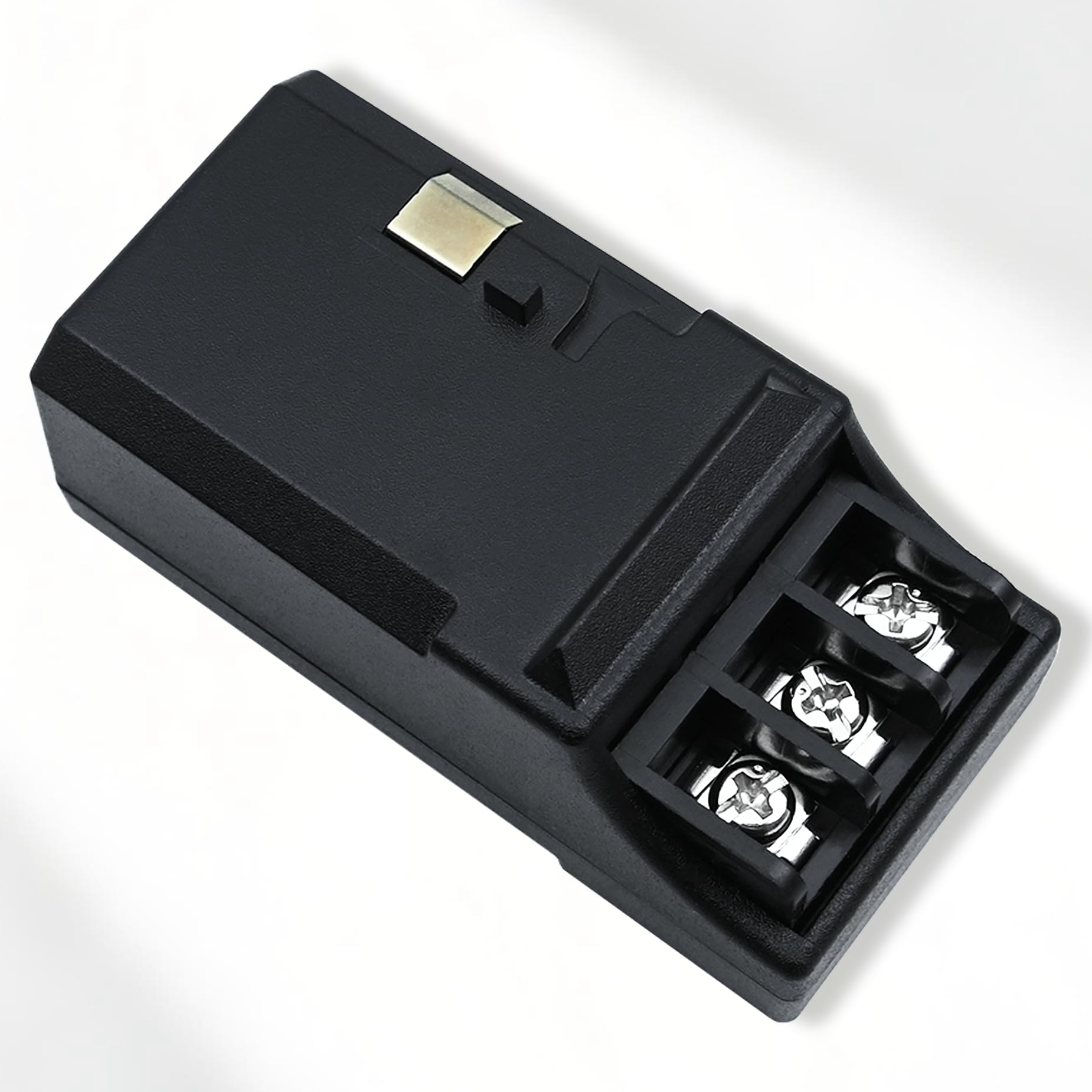 YABUYALI PCM300 front view shows three-zone expansion capability.