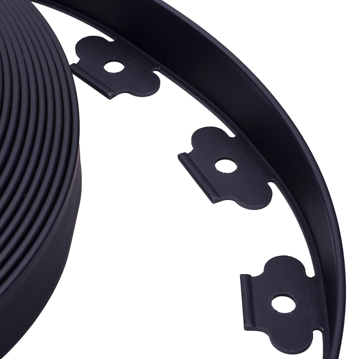 YANEYRIE flexible PE edging for shaping garden curves.