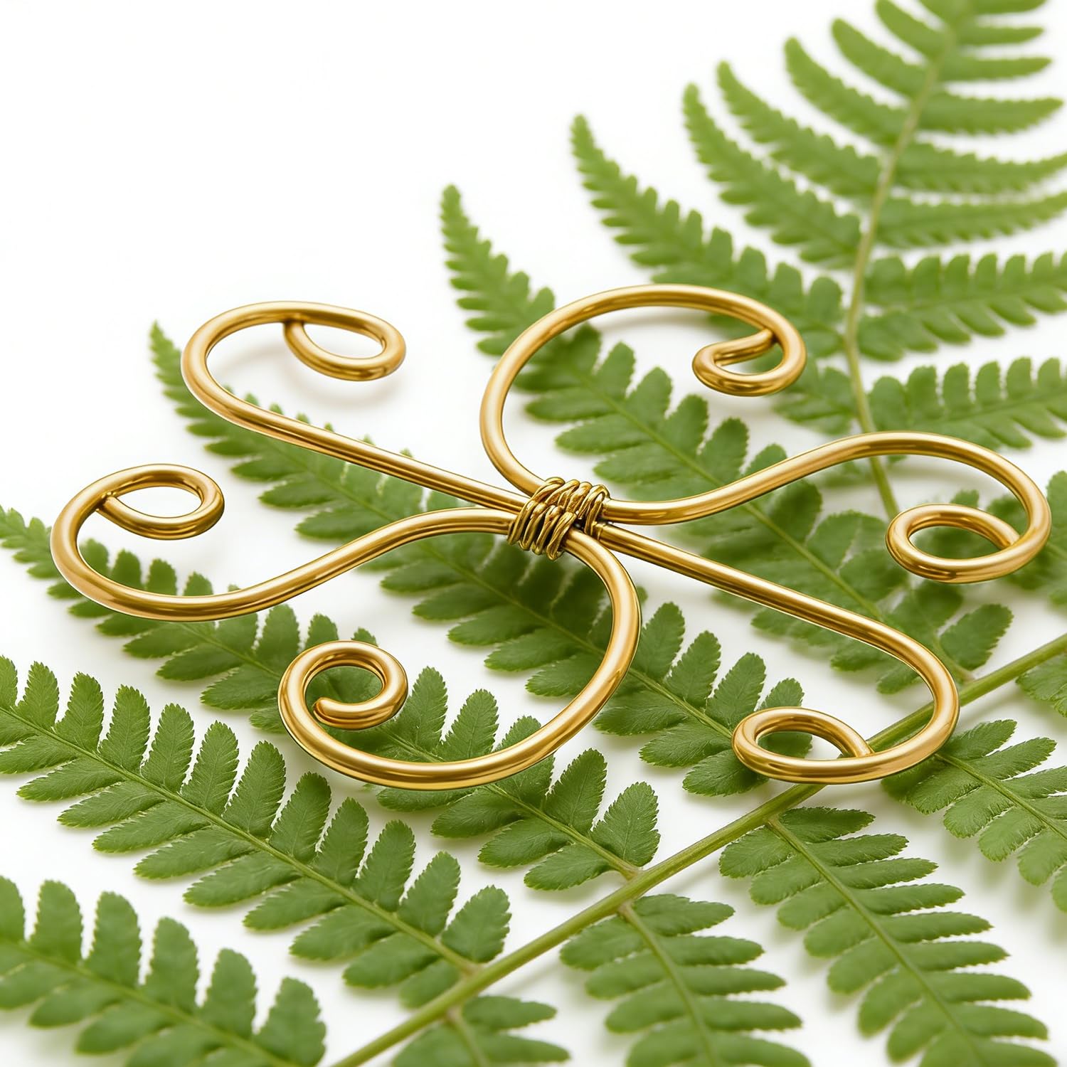 YAPPROMO metal trellis design tidying climbing plants with style.