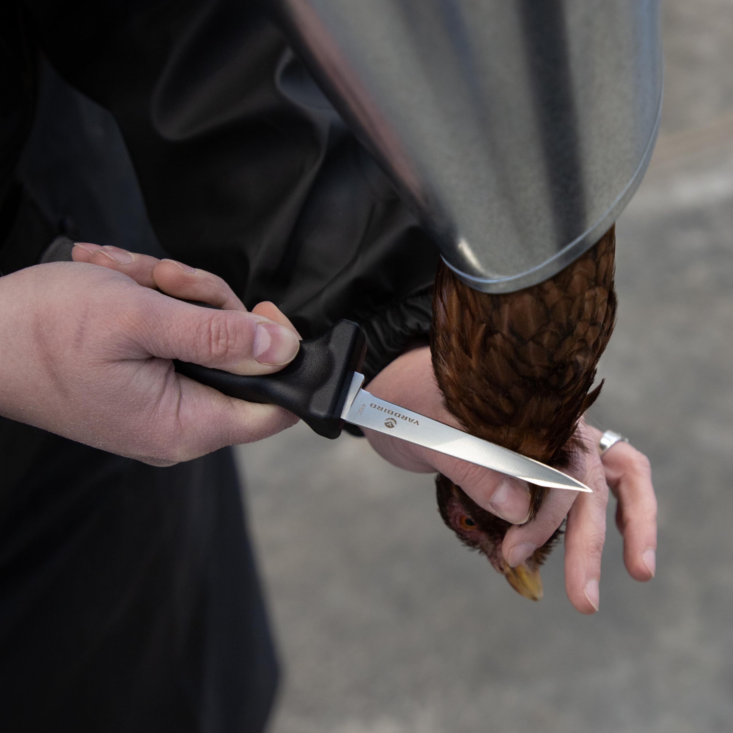Yardbird slip-resistant handle provides secure grip in wet conditions.