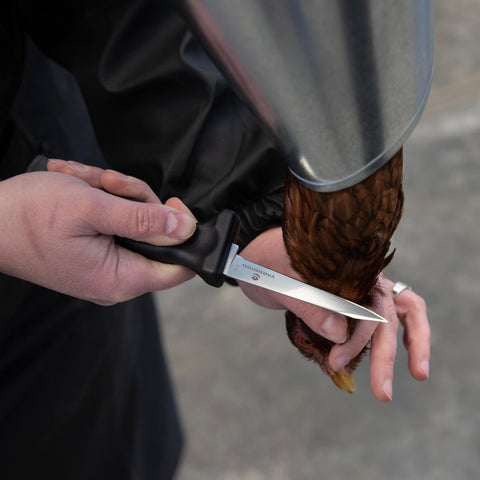 Yardbird slip-resistant handle provides secure grip in wet conditions.
