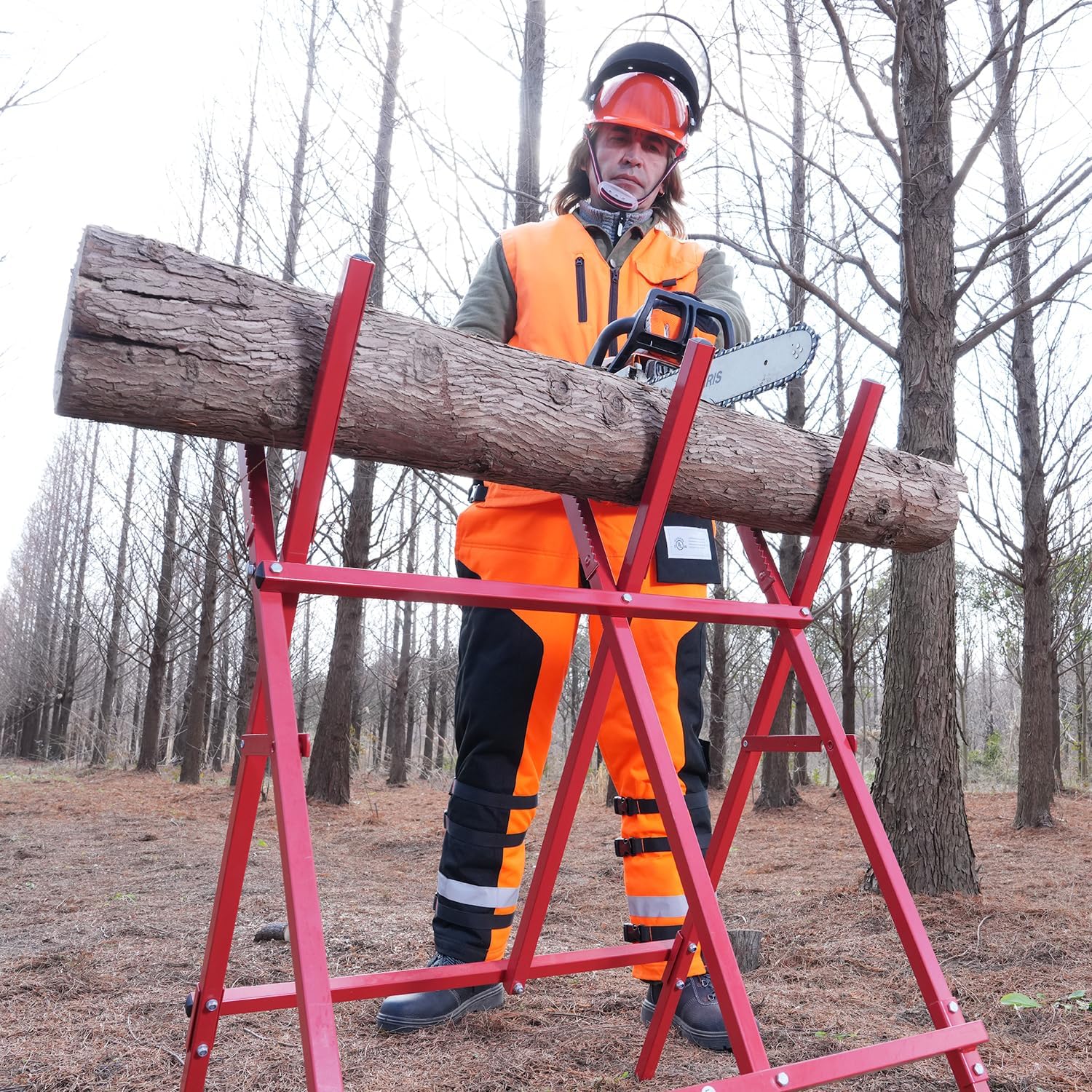 YARDMARIS anti-cut fabric layers protect legs during logging tasks.