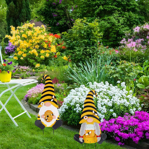 YEAHOME gift-ready decor stake makes a charming present for gardeners.