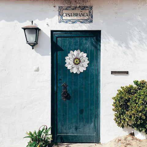 YEAHOME rustic metal wall decor blends vintage style with garden accents.
