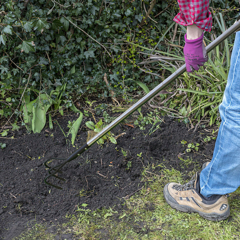 YEELOR 3-Tine Tiller long-reach design helps reduce bending during weeding tasks.