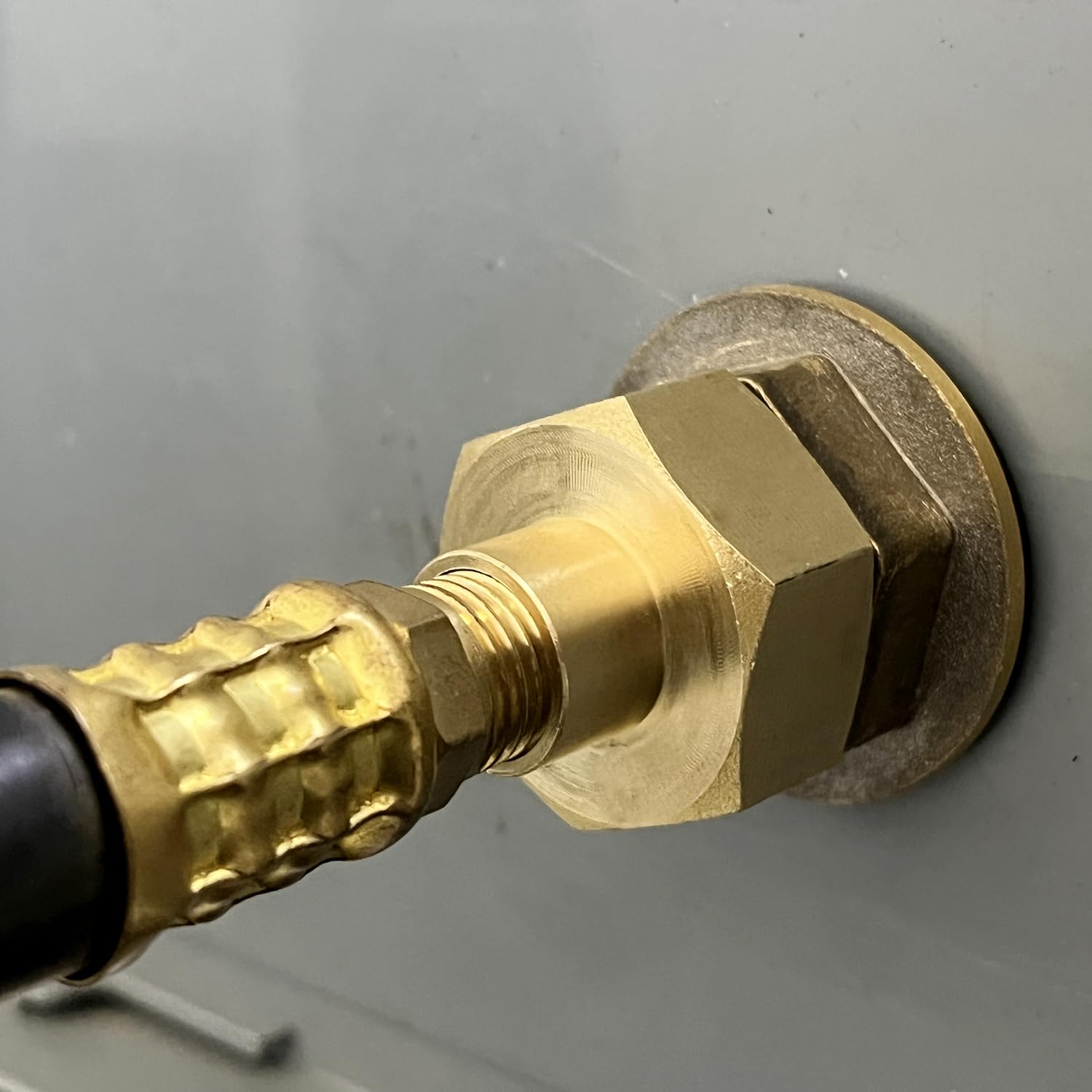 YELUN use-case irrigation setup showing flexible connections for sprinklers